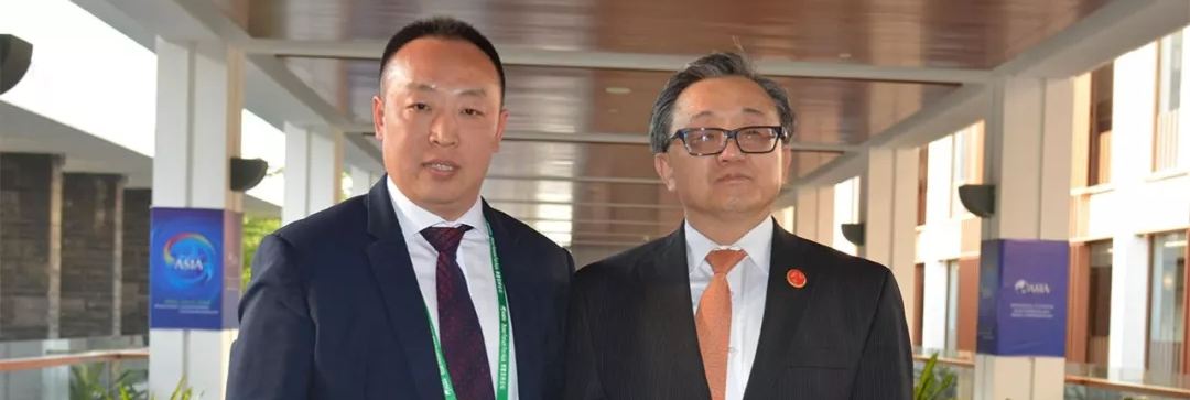 用力操我要喷了视频联合国副秘书长刘振民和赵章栓会长在博鳌亚洲论坛亲切交"